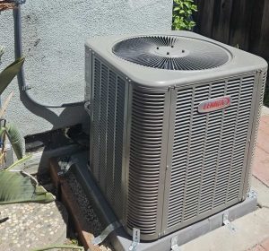 Bellows HVAC technician reviewing AC replacement options with a San Jose homeowner outside their home